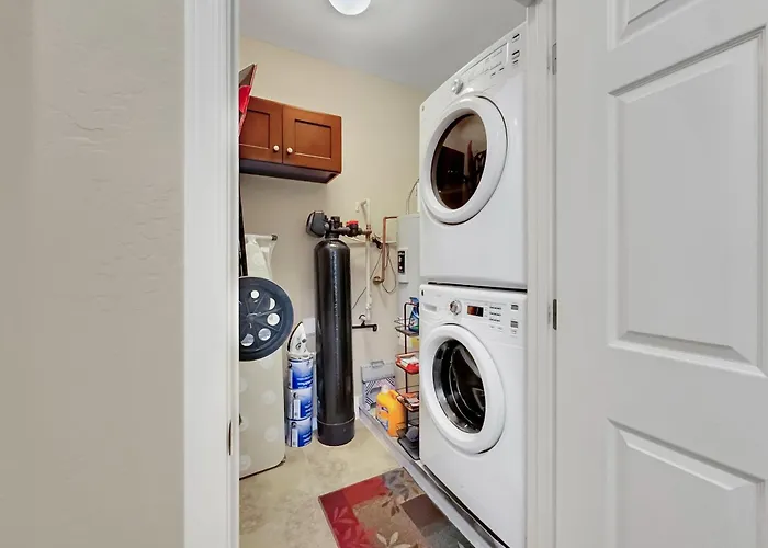 Ground Floor 2 Bdr With Garage! Heated Comm Pool! Mesa
