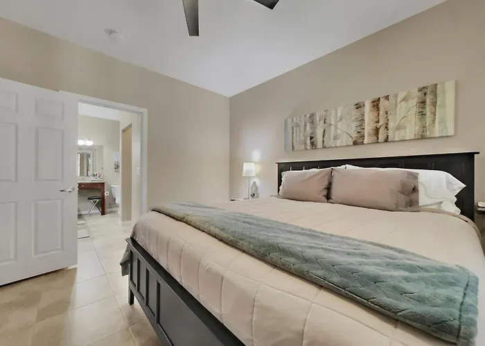 Ground Floor 2 Bdr With Garage! Heated Comm Pool! Holiday home Mesa