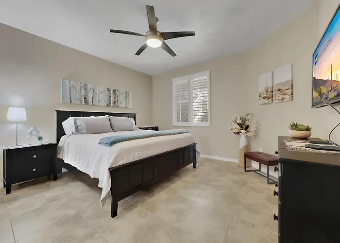 Ground Floor 2 Bdr With Garage! Heated Comm Pool! *