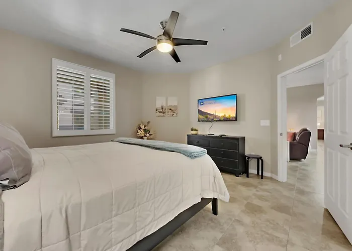 Ground Floor 2 Bdr With Garage! Heated Comm Pool! *